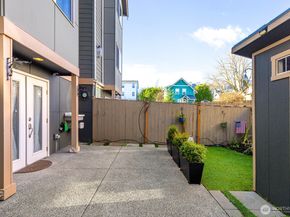 932 N 96th St, Seattle WA 98103