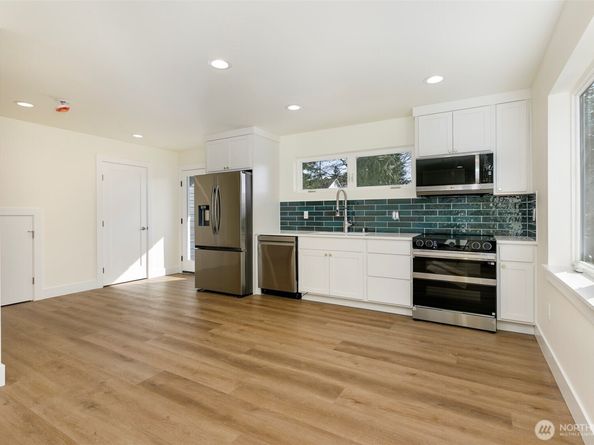 9253 6th Avenue NW b, Seattle WA 98117