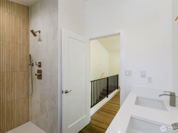 9253 6th Avenue NW b, Seattle WA 98117