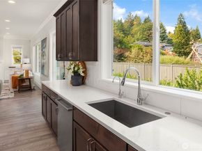 9702 SE 41st Street, Mercer Island WA 98040