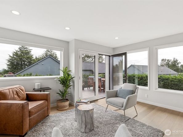6214 52nd Avenue NE, Seattle WA 98115