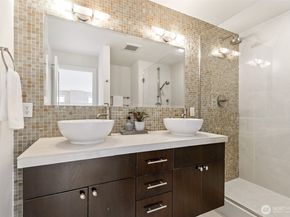 6214 52nd Avenue NE, Seattle WA 98115