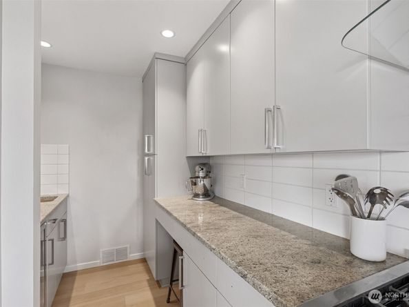 6214 52nd Avenue NE, Seattle WA 98115