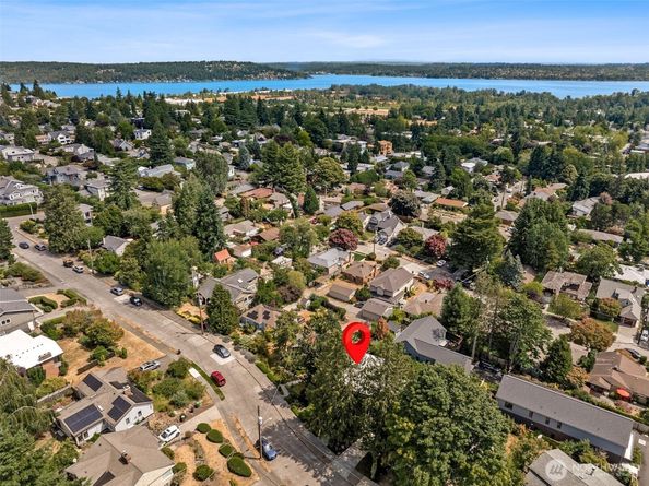 6214 52nd Avenue NE, Seattle WA 98115