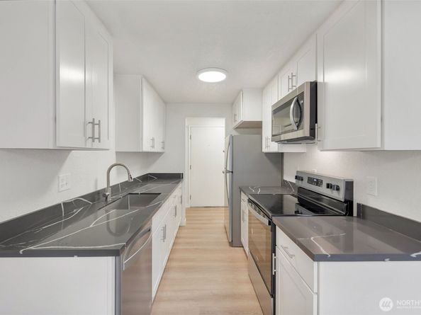 15749 NE 18th Street B8, Bellevue WA 98008