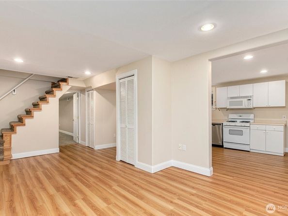 1316 N 77th Street, Seattle WA 98103