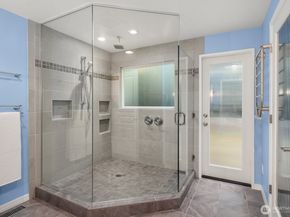 909 110th Avenue SE, Bellevue WA 98004