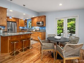909 110th Avenue SE, Bellevue WA 98004
