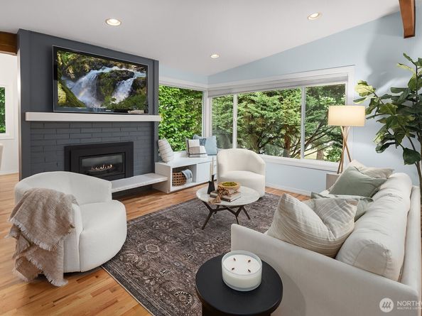 909 110th Avenue SE, Bellevue WA 98004