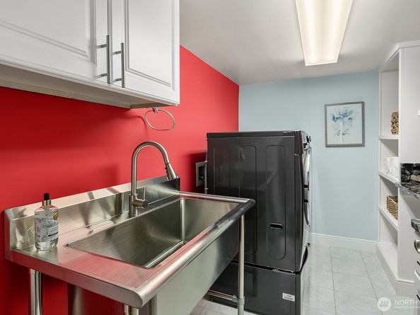 909 110th Avenue SE, Bellevue WA 98004