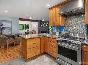 909 110th Avenue SE, Bellevue WA 98004