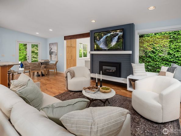909 110th Avenue SE, Bellevue WA 98004