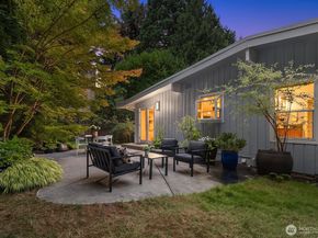 909 110th Avenue SE, Bellevue WA 98004