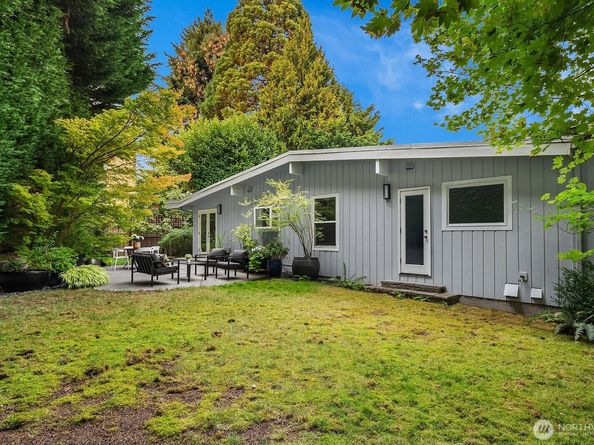 909 110th Avenue SE, Bellevue WA 98004