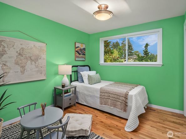 909 110th Avenue SE, Bellevue WA 98004
