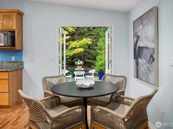 909 110th Avenue SE, Bellevue WA 98004