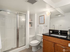 909 110th Avenue SE, Bellevue WA 98004