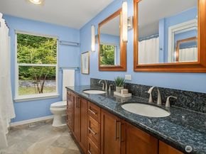 909 110th Avenue SE, Bellevue WA 98004