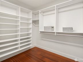 909 110th Avenue SE, Bellevue WA 98004