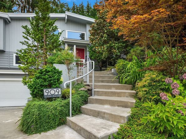 909 110th Avenue SE, Bellevue WA 98004