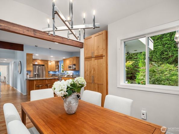 909 110th Avenue SE, Bellevue WA 98004