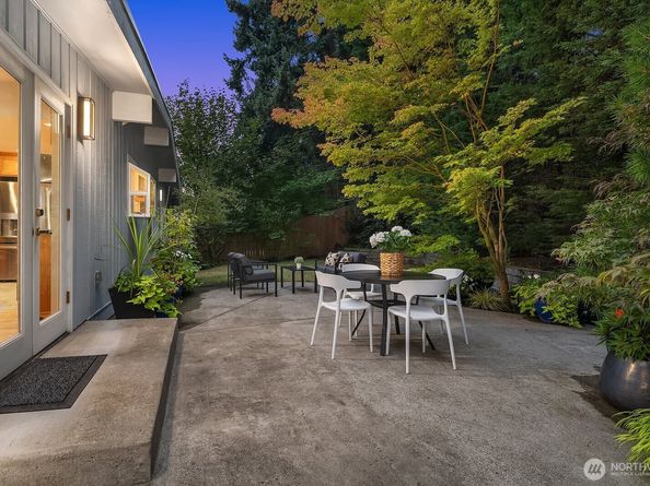 909 110th Avenue SE, Bellevue WA 98004