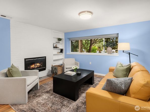 909 110th Avenue SE, Bellevue WA 98004