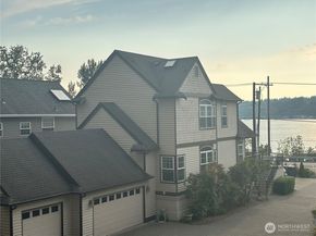 1542 E Lake Sammamish Parkway NE, Sammamish WA 98074