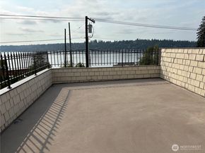 1542 E Lake Sammamish Parkway NE, Sammamish WA 98074