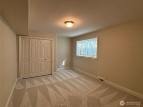 1542 E Lake Sammamish Parkway NE, Sammamish WA 98074