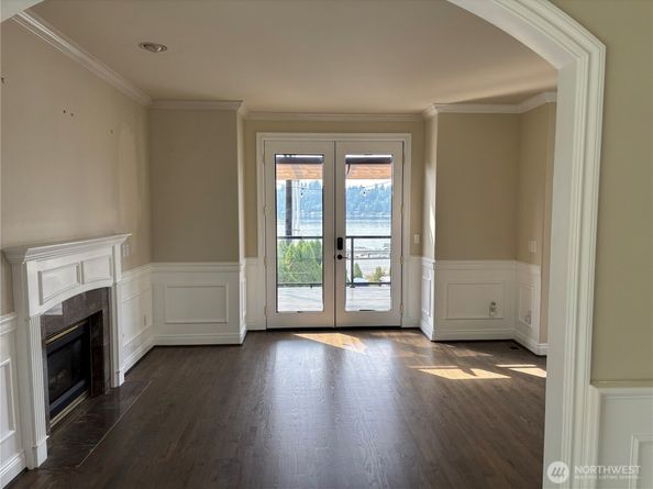 1542 E Lake Sammamish Parkway NE, Sammamish WA 98074