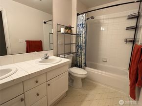 1542 E Lake Sammamish Parkway NE, Sammamish WA 98074