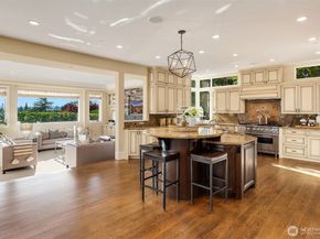 1044 89th Ave NE, Bellevue WA 98004
