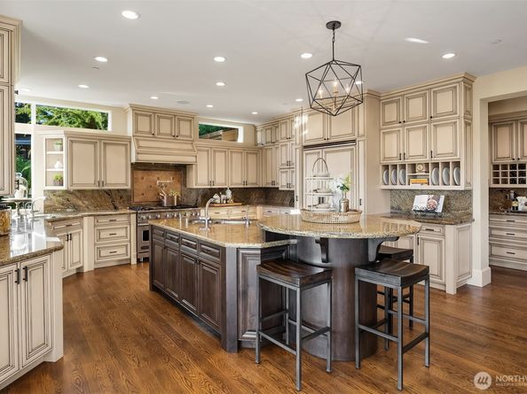 1044 89th Ave NE, Bellevue WA 98004