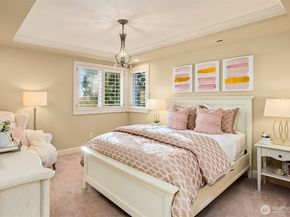 1044 89th Ave NE, Bellevue WA 98004