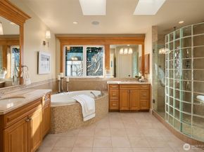 1044 89th Ave NE, Bellevue WA 98004