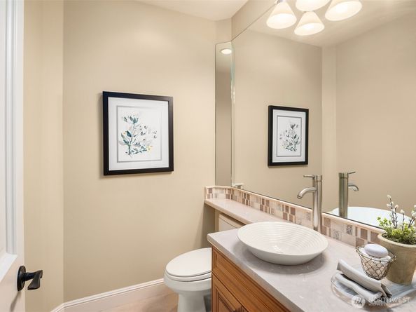 1044 89th Ave NE, Bellevue WA 98004