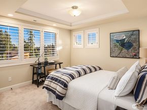 1044 89th Ave NE, Bellevue WA 98004