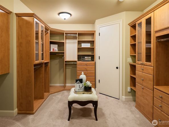1044 89th Ave NE, Bellevue WA 98004