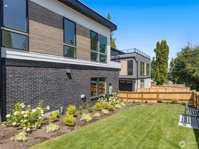 8231 122nd Avenue NE, Kirkland WA 98033