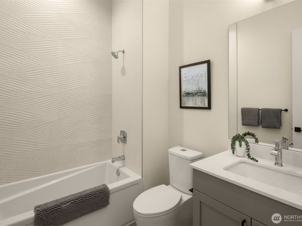 8231 122nd Avenue NE, Kirkland WA 98033