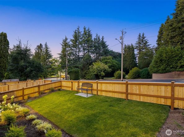 8231 122nd Avenue NE, Kirkland WA 98033
