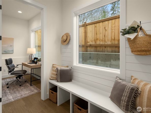 8231 122nd Avenue NE, Kirkland WA 98033