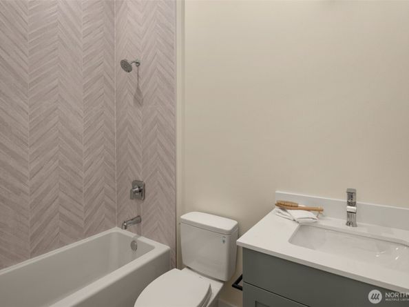 8231 122nd Avenue NE, Kirkland WA 98033