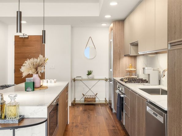 800 Columbia Street 2007, Seattle WA 98104