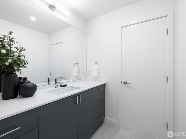 6614 Carleton Avenue S B, Seattle WA 98108
