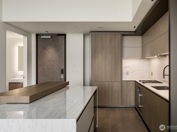 838 Avenue Square NE 1003, Bellevue WA 98004