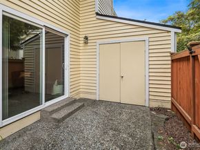 12024 101st Avenue NE E3, Kirkland WA 98034