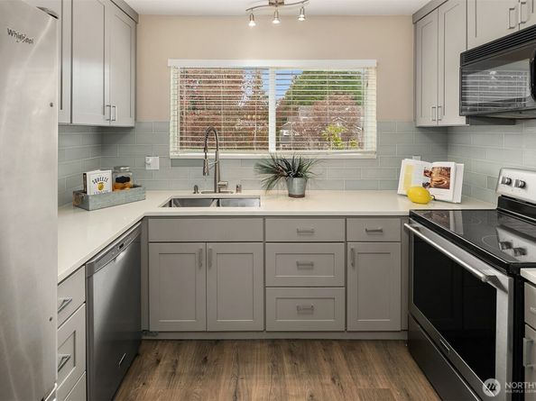 12024 101st Avenue NE E3, Kirkland WA 98034