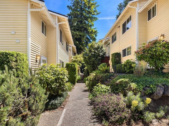 12024 101st Avenue NE E3, Kirkland WA 98034